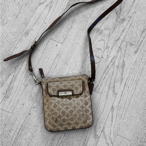 Iconic Coach Crossbody Bag - Picture 1 of 6